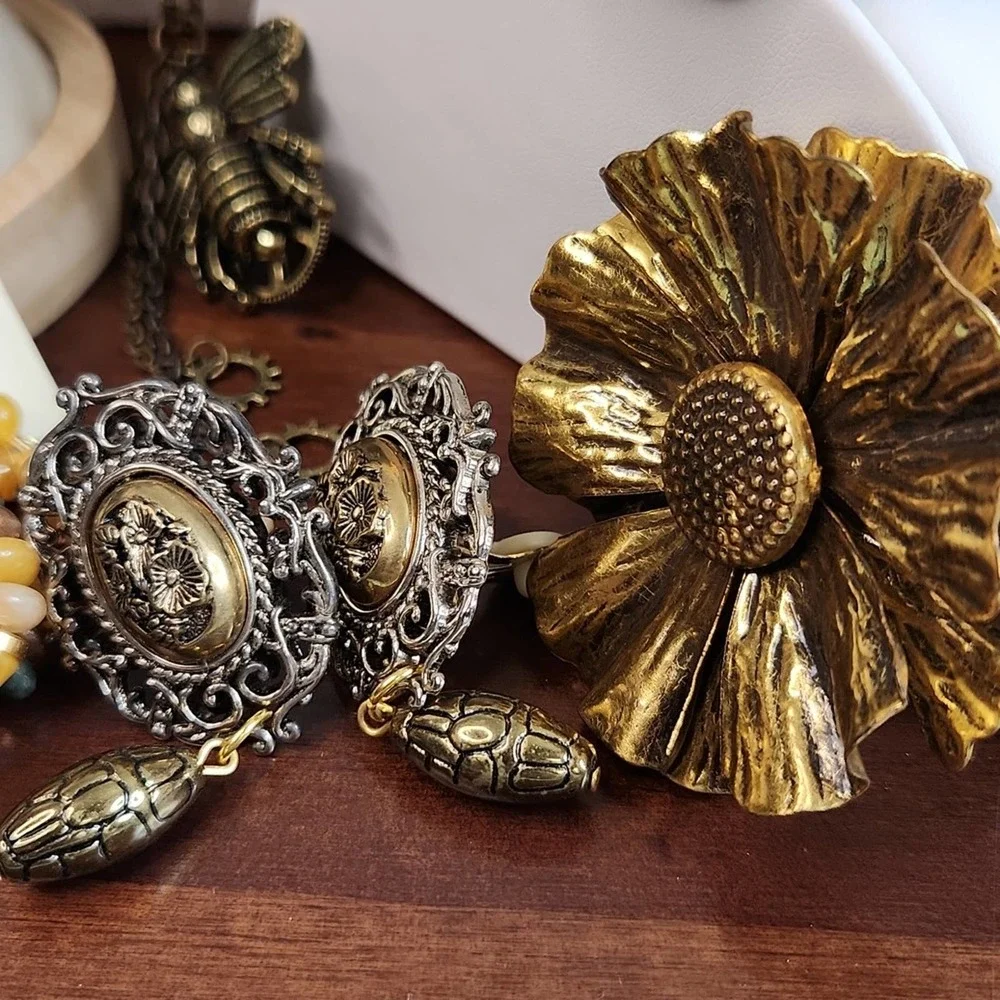 ****SOLD****Jewelry Lot 64. Vintage to Modern - Picture 5 of 16